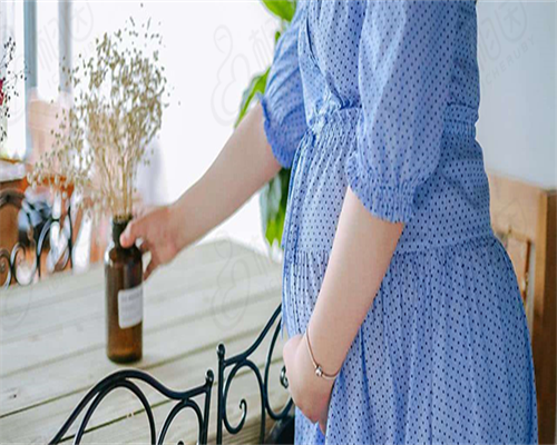 代孕产子靠谱吗,42岁女性卵巢amh0.2还能做试管吗?amh值有没有可能回升?